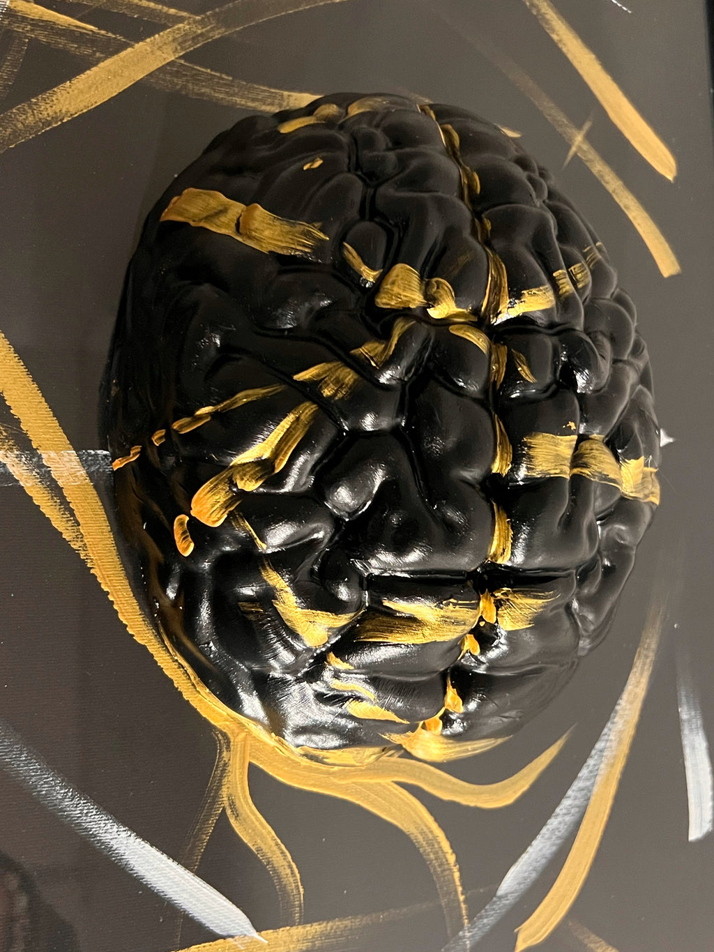 Dualità in Nero e Oro: Cuore e Mente